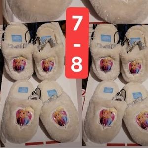 2 DISNEY HOUSE SLIPPERS 7/8